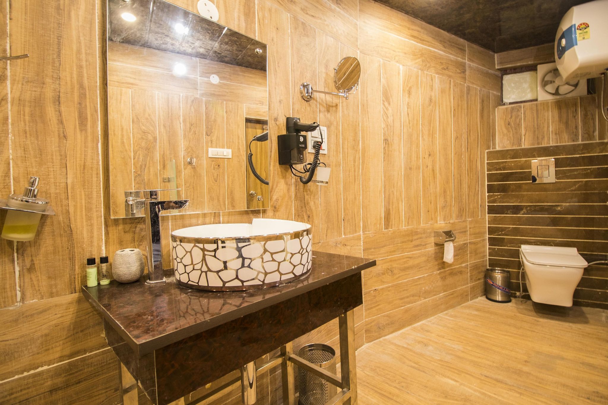 DLS Dalhousie Valley resort Luxury room 11
