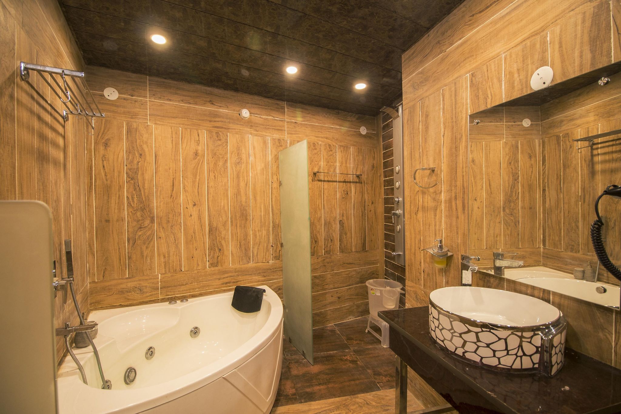 DLS Dalhousie Valley resort Luxury room 7