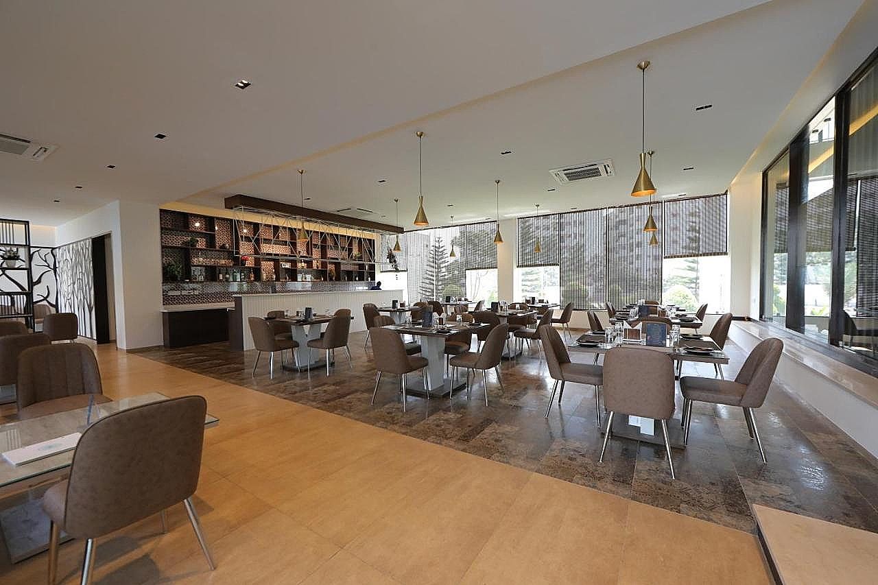 undefined VRR Astoria Hotel and Convention Centre 4