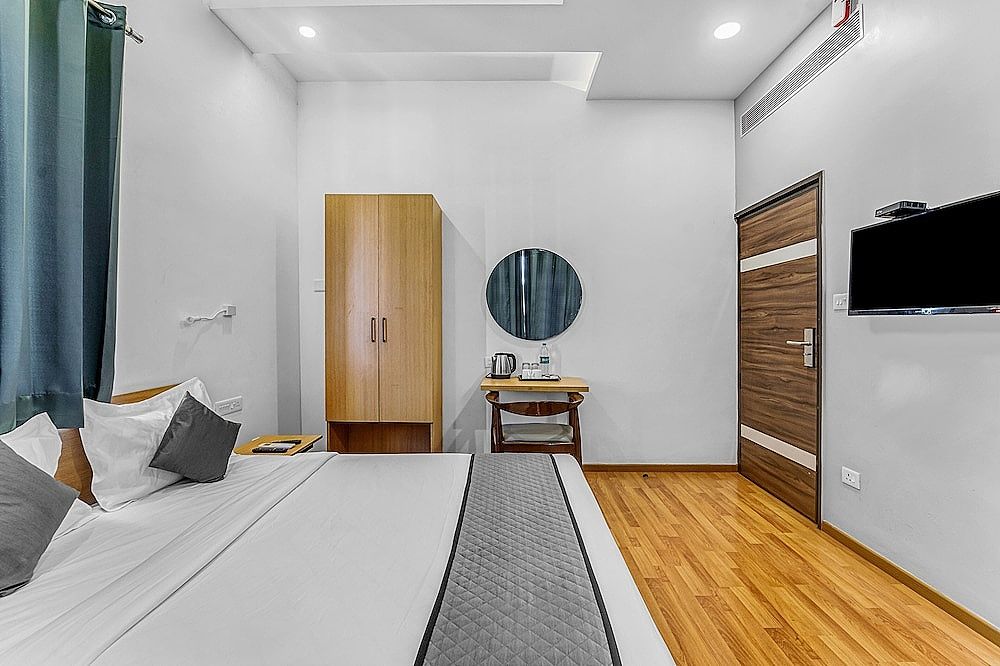 Upar Hotels - T-Nagar Deluxe 16