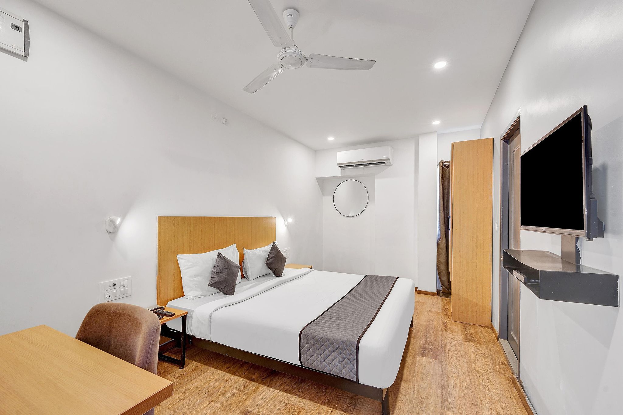 Upar Hotels - Nungambakkam Classic Room 3