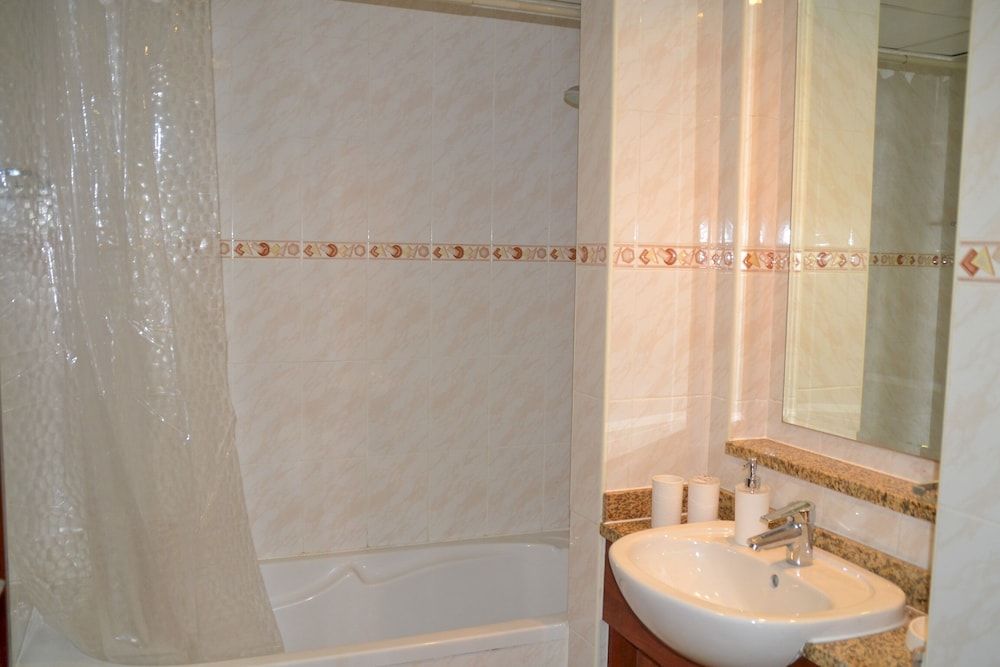 Delightful Lake View 1 Bedroom in JLT Apartment (1 Bedroom) 6