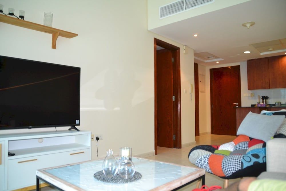 undefined Delightful Lake View 1 Bedroom in JLT