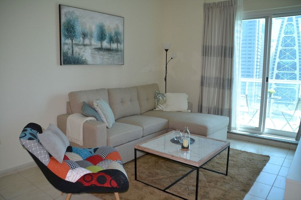 Delightful Lake View 1 Bedroom in JLT Apartment (1 Bedroom) 4