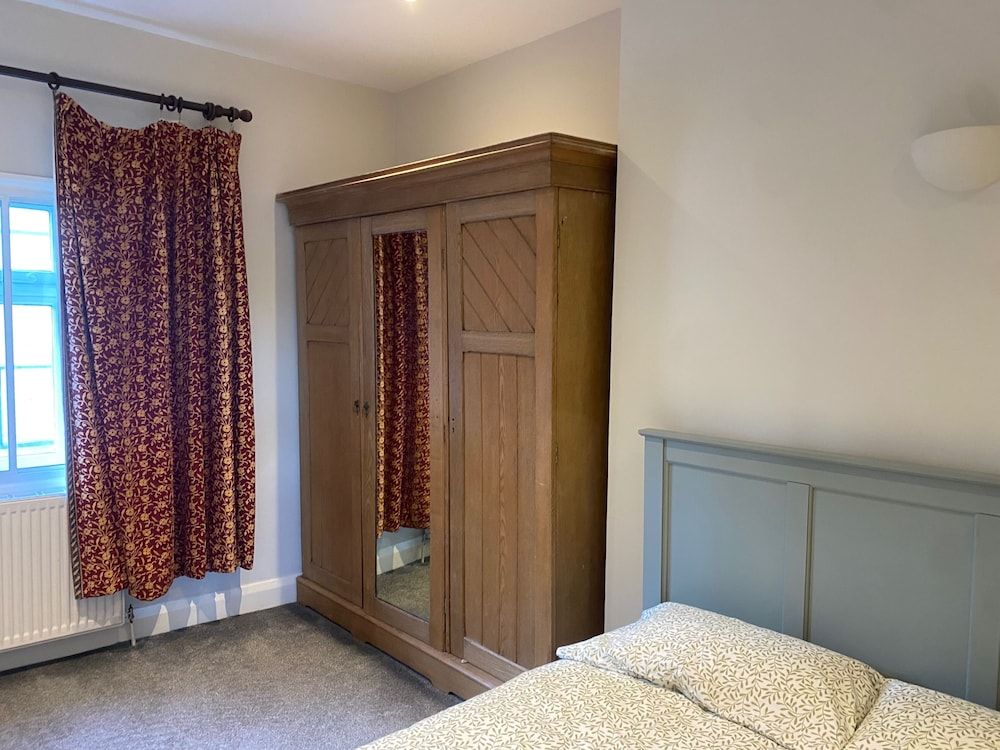 Victorian Building - Sleeps 5 - Pet Friendly Apartment 11