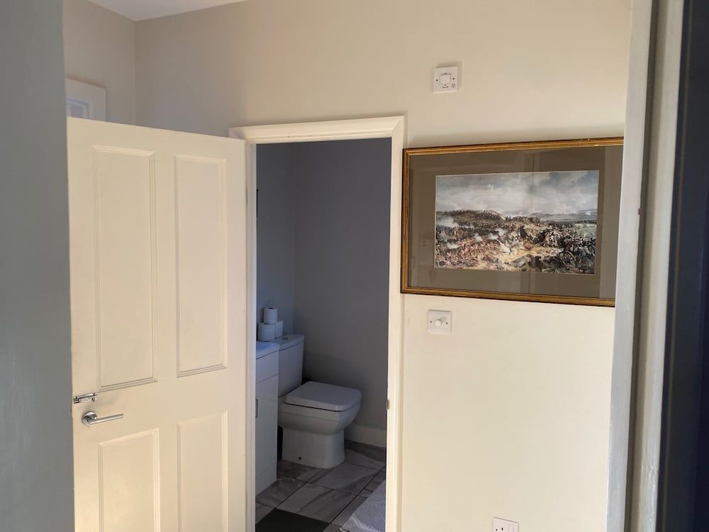 Victorian Building - Sleeps 5 - Pet Friendly Apartment 14