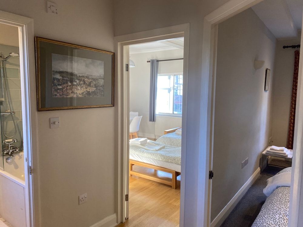 Victorian Building - Sleeps 5 - Pet Friendly Apartment 12