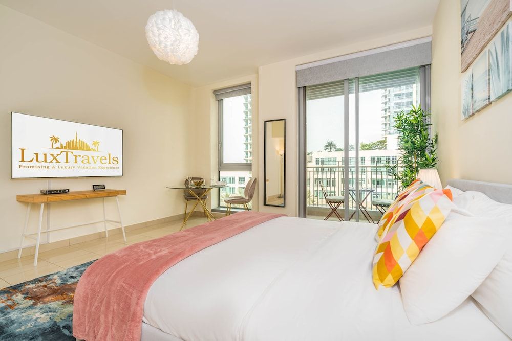 undefined LuxBnB Standpoint Tower BLVD Views 9