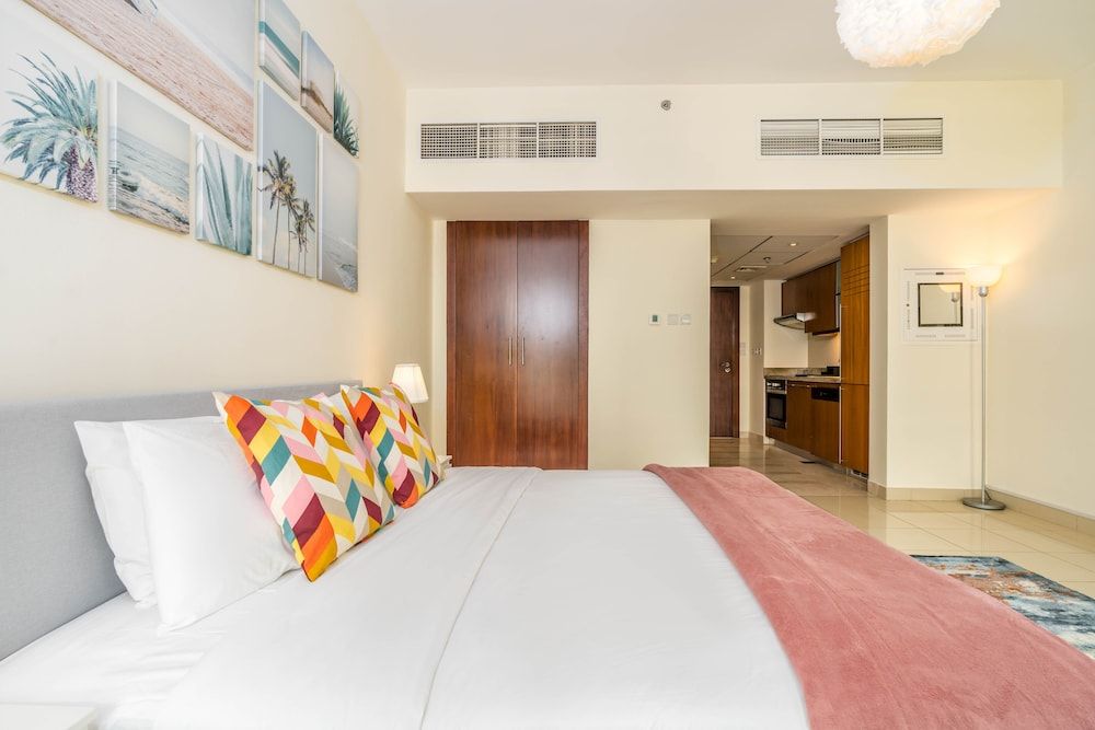 undefined LuxBnB Standpoint Tower BLVD Views 10
