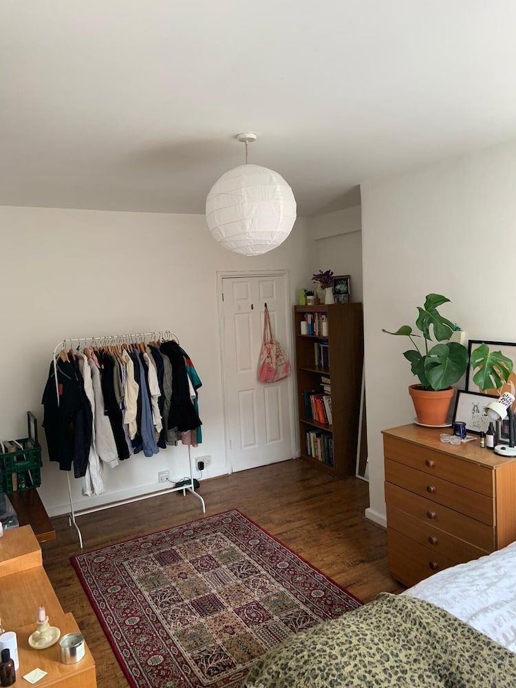 undefined Charming 3-bed Apartment in London 8