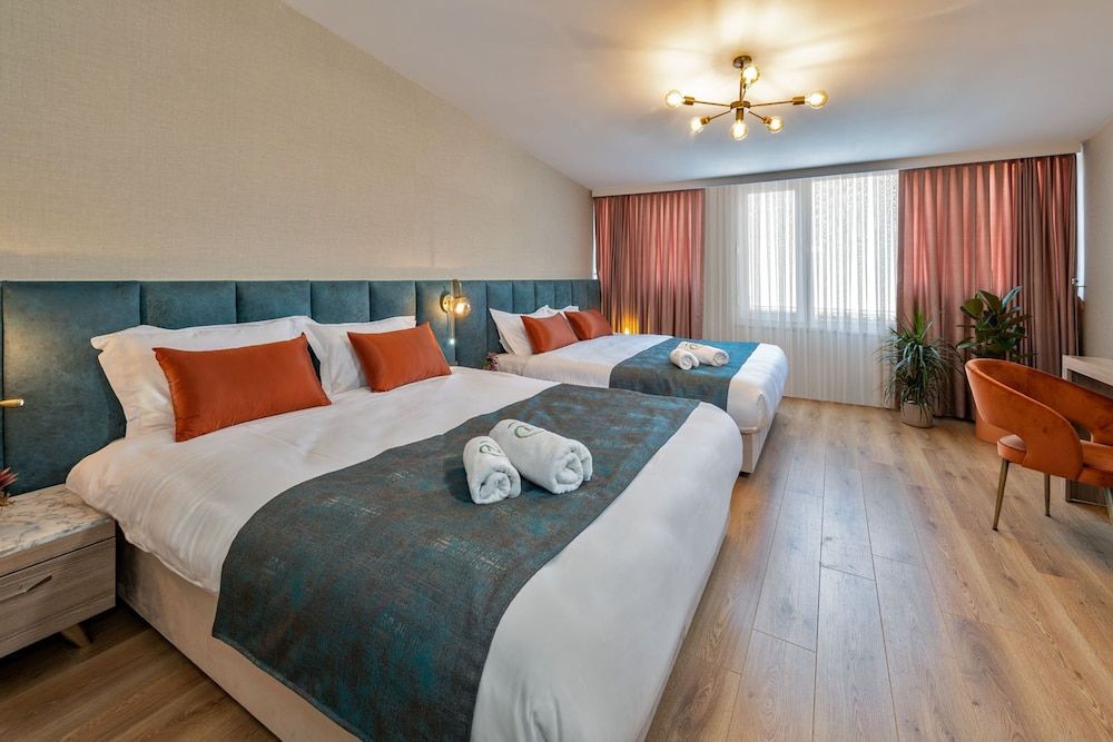 Nika Otel & Cafe Standard Quadruple Room 2