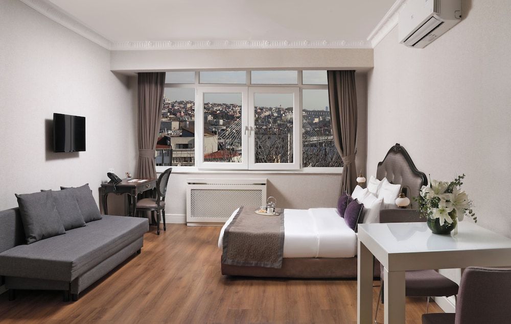 undefined Meroddi La Porta 5