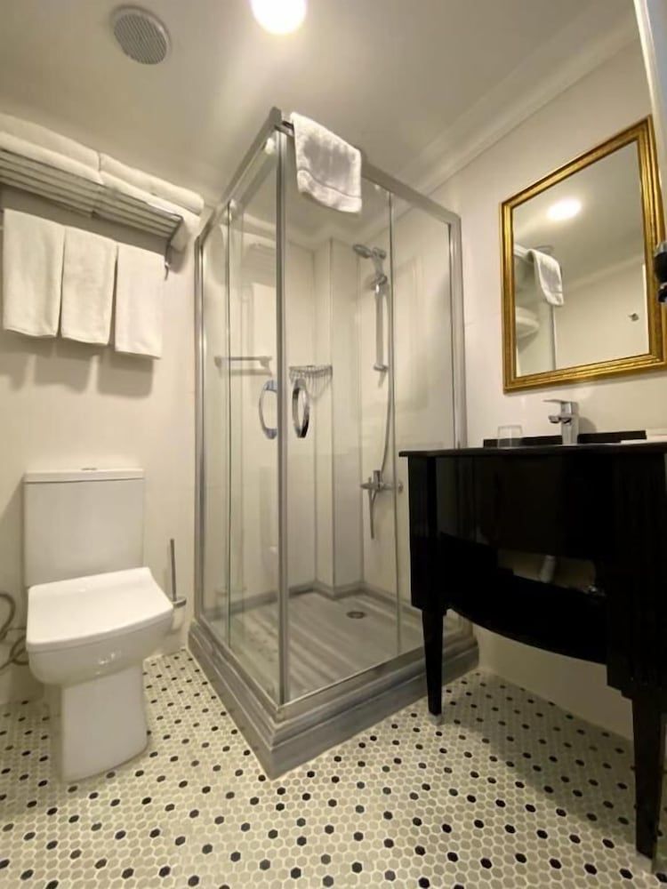 undefined Meroddi La Porta 9