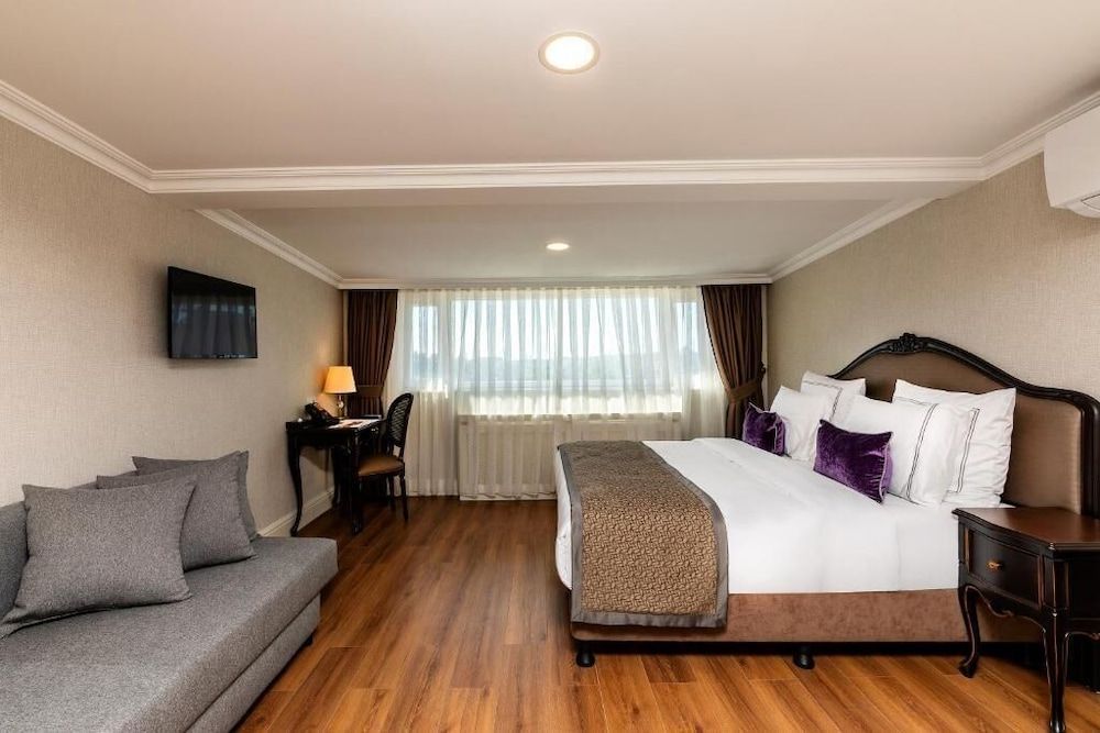 undefined Meroddi La Porta 7