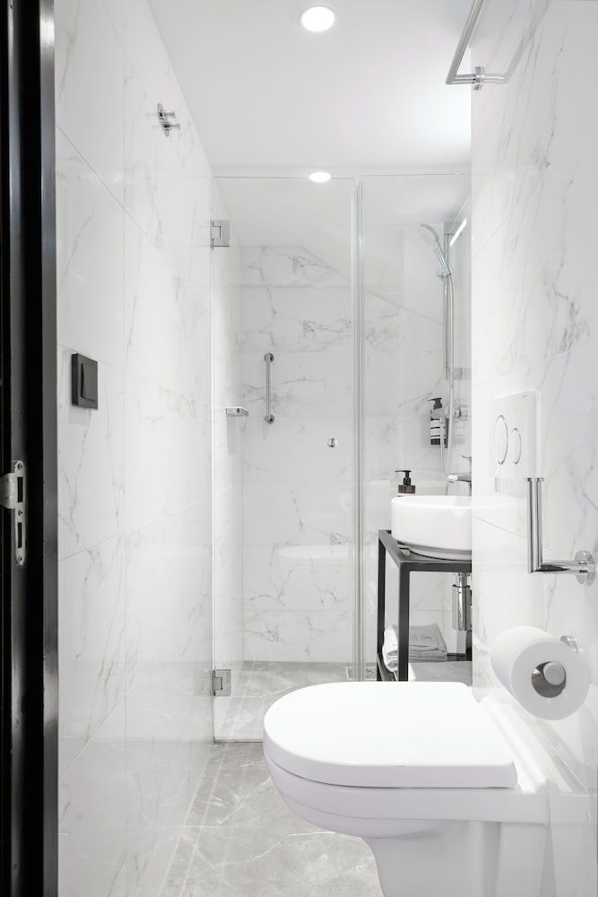 Krisotel Souterrain Small Double Room 2