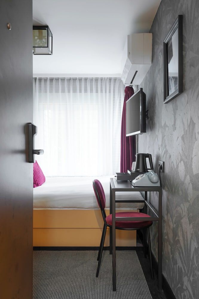 Krisotel Souterrain Small Double Room 3