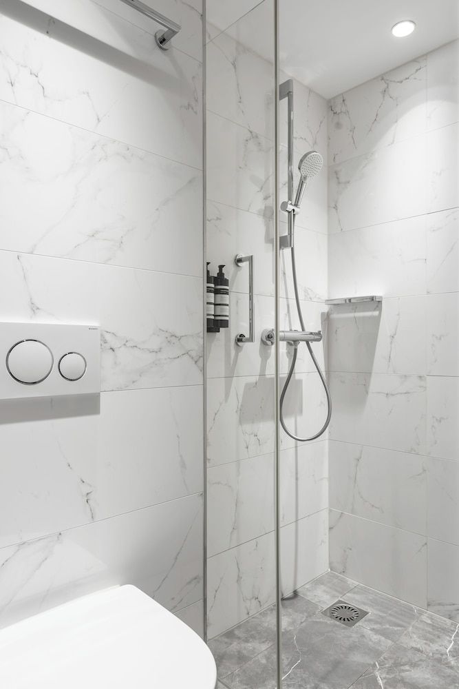 Krisotel Souterrain Twin Room 3