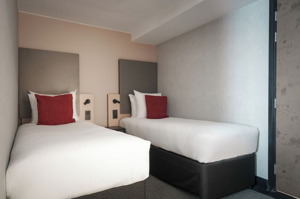 Krisotel Souterrain Twin Room