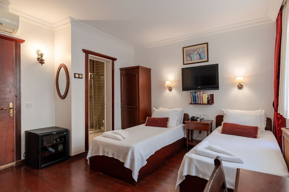 Şebnem Hotel Quadruple Room 2
