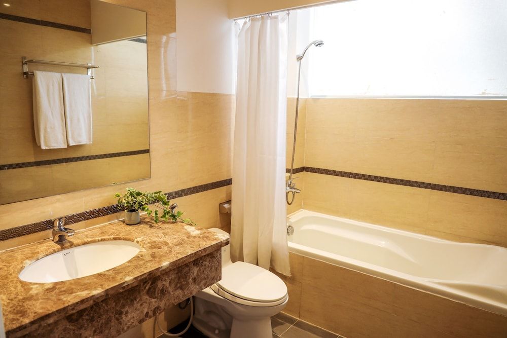 The Nest Hotel Grand Double Room 4