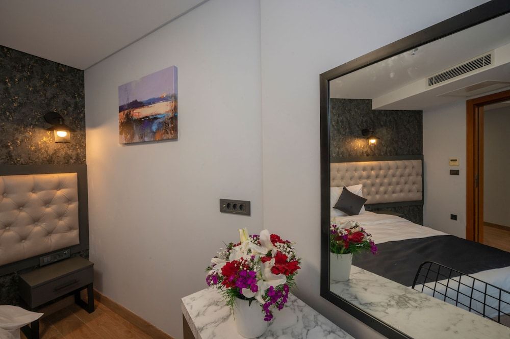 KA Hotel & Suites Standard Suite, 1 King Bed with Sofa bed 4