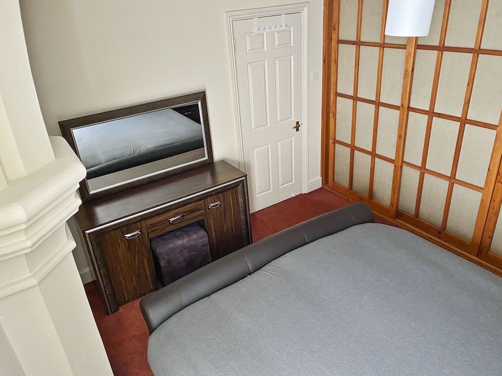 undefined Rare 1-bed Church Converted Apartment in London 9