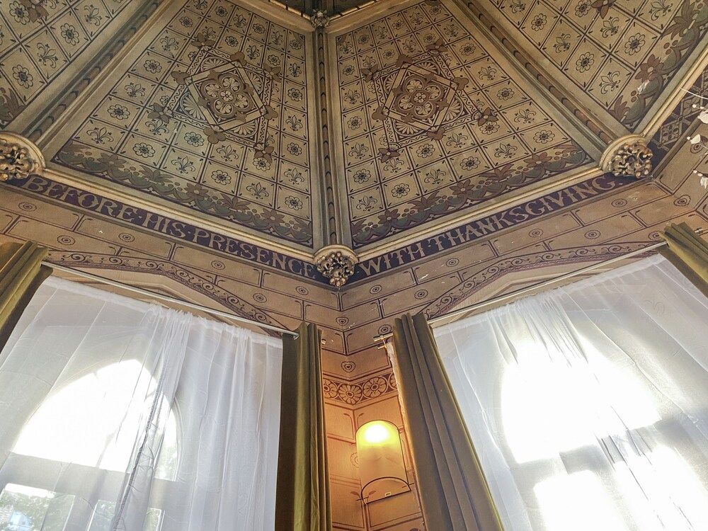 undefined Rare 1-bed Church Converted Apartment in London 5