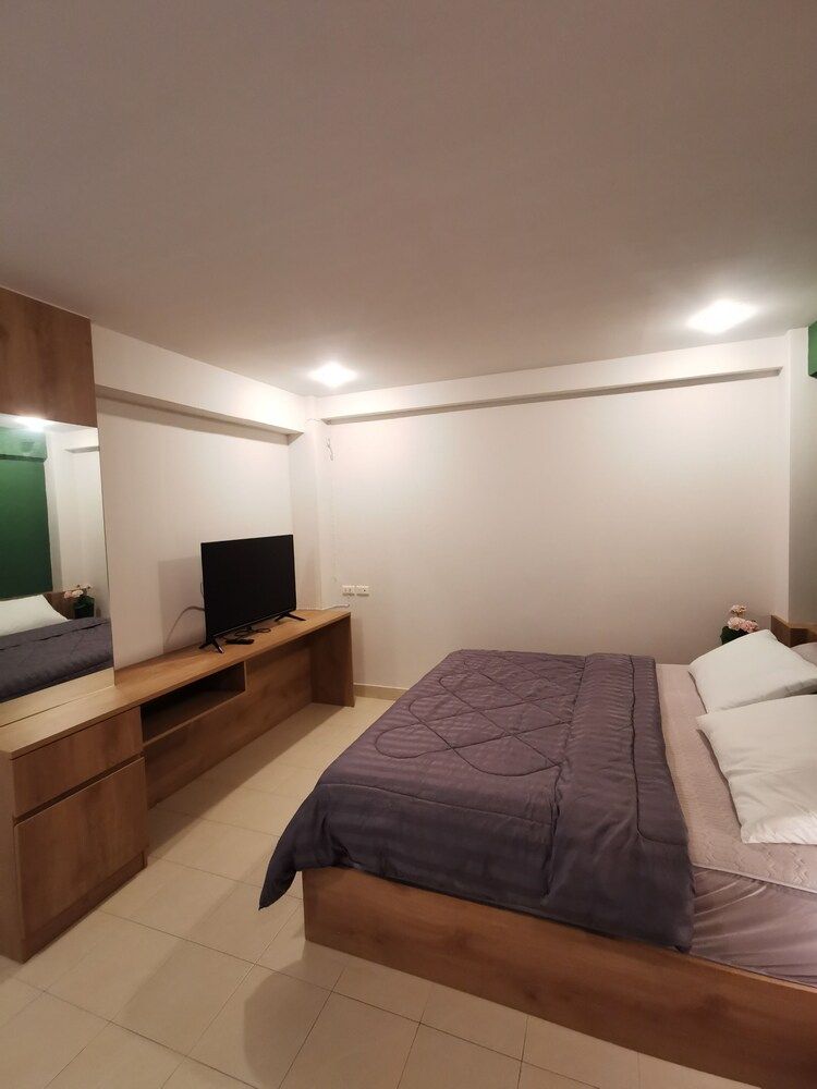 undefined W Residents 5