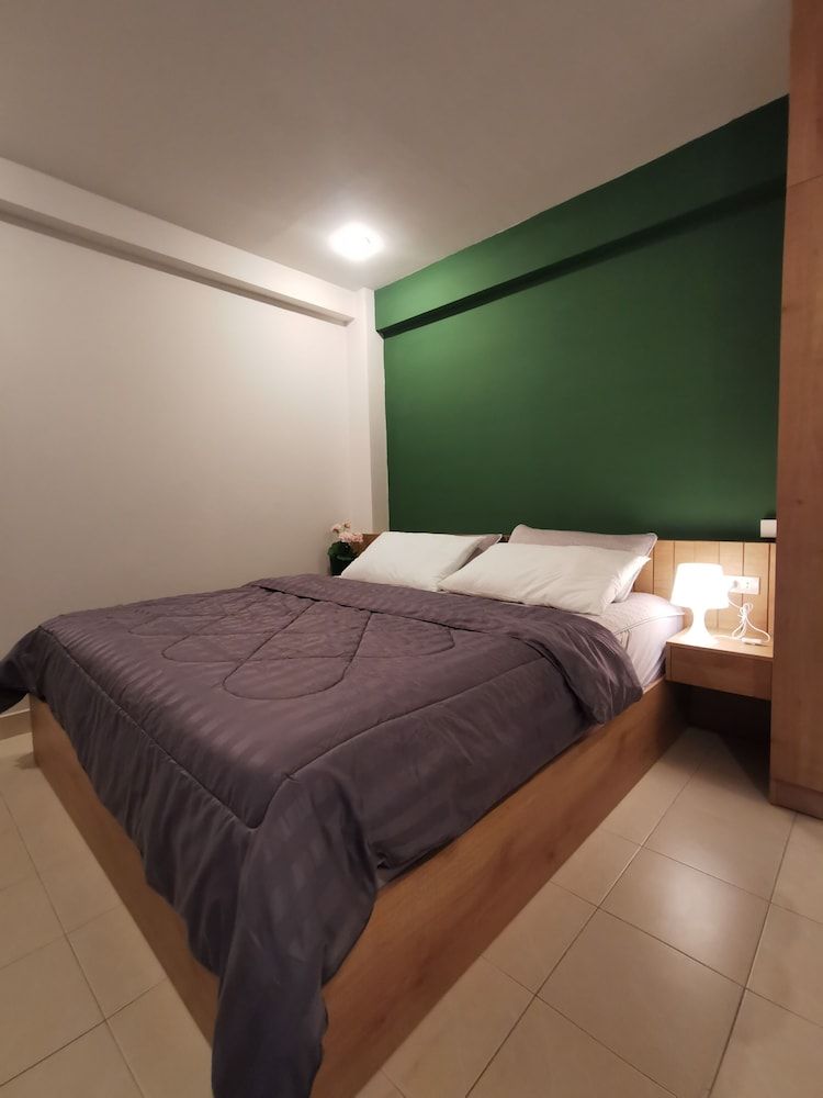 undefined W Residents 6