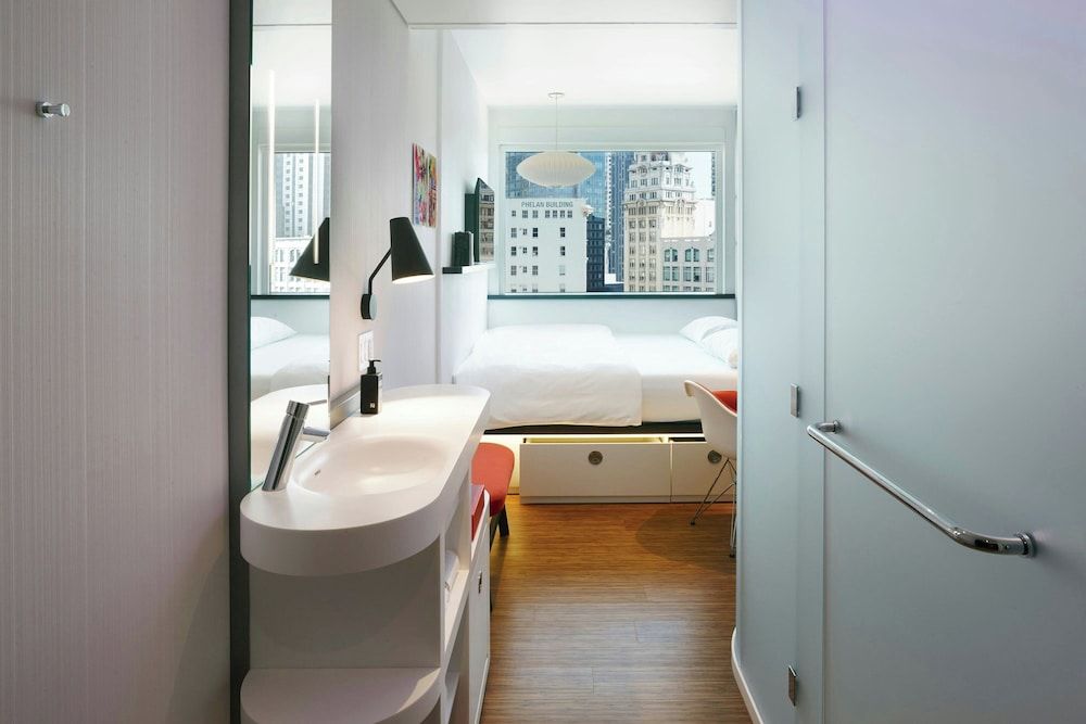 citizenM San Francisco Union Square Room, 1 King Bed (High Floor) 5