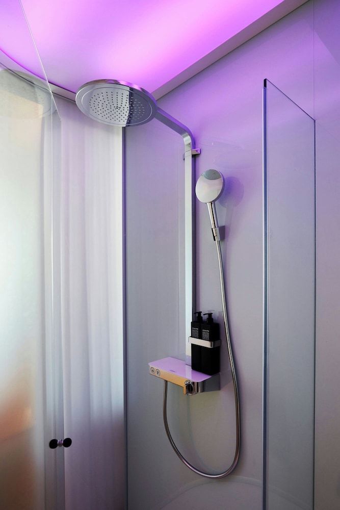 citizenM San Francisco Union Square Room, 1 King Bed (High Floor) 4