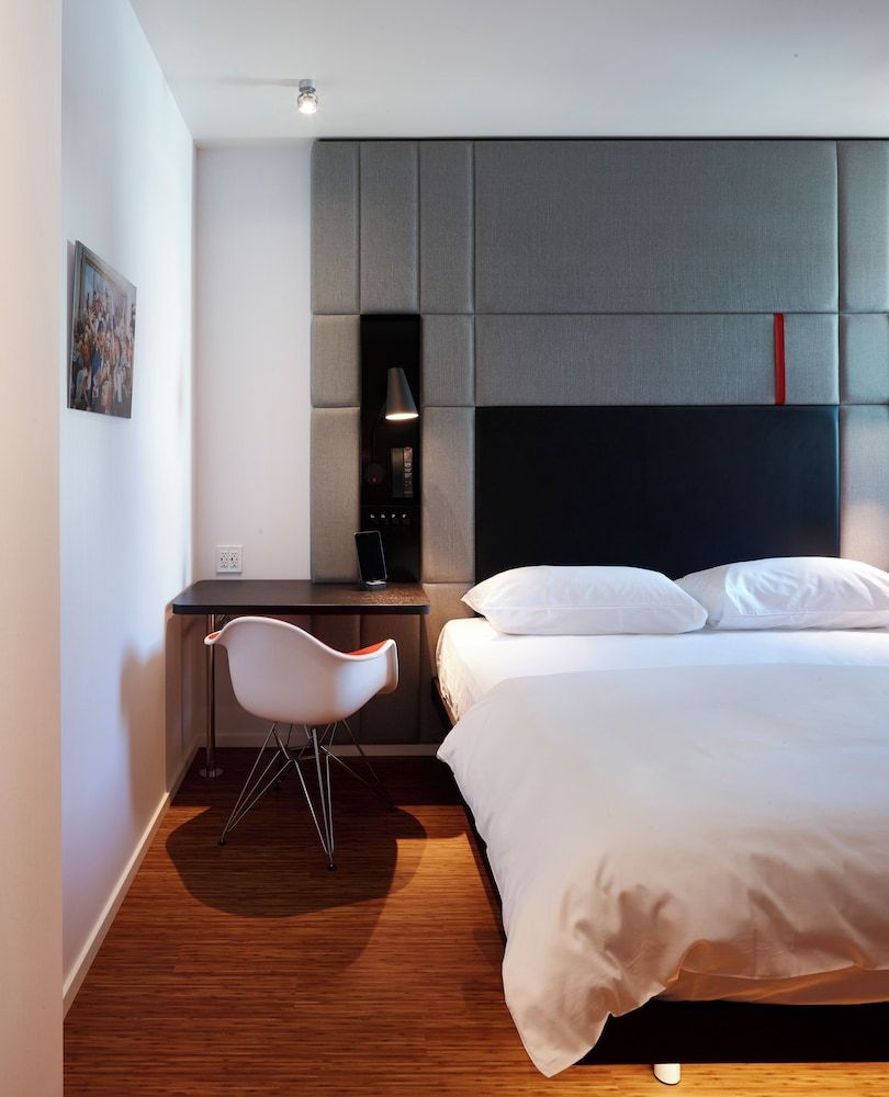 Room, 1 King Bed (Mobility Accessible, Roll-In Shower)