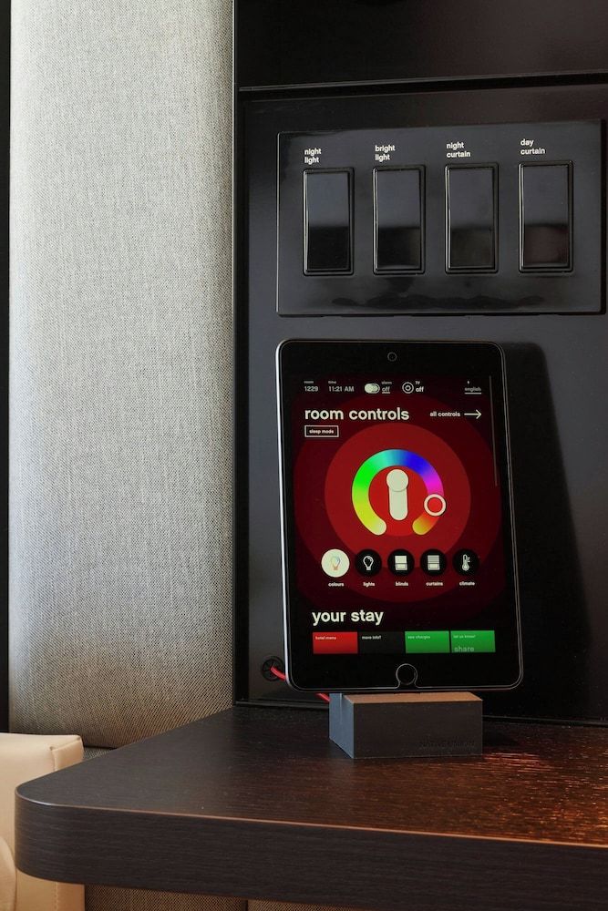 citizenM San Francisco Union Square Room, 1 King Bed (High Floor) 9