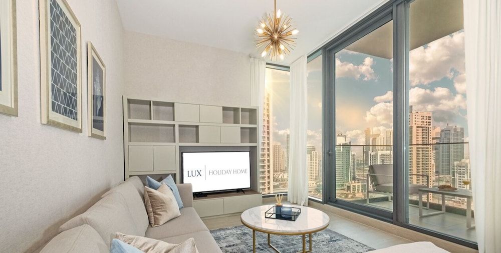 LUX - Contemporary Suite with Full Marina View 5 Deluxe Apartment 11