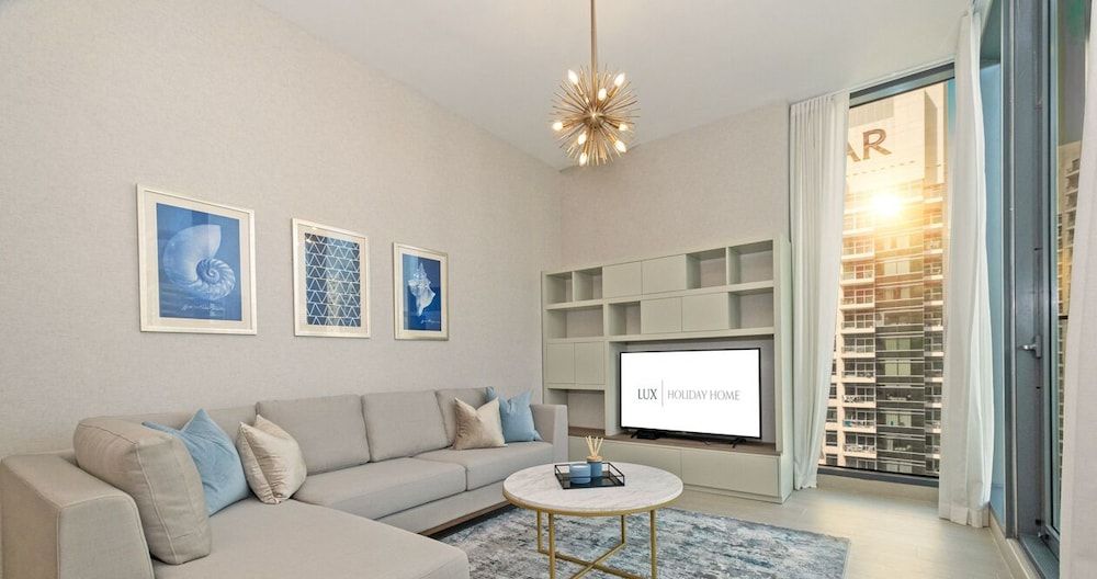 LUX - Contemporary Suite with Full Marina View 5 Deluxe Apartment 10