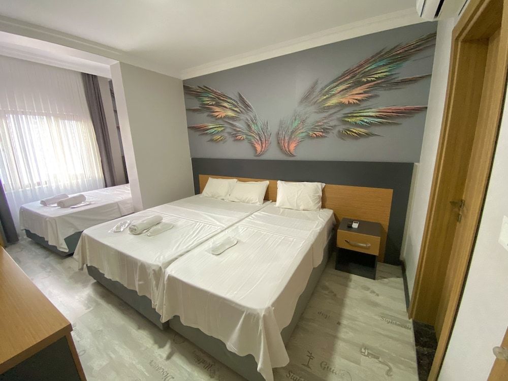 undefined Victorious Hotel 7