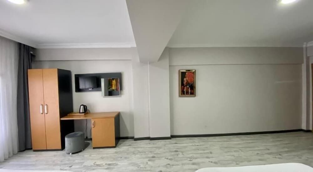 undefined Victorious Hotel 6