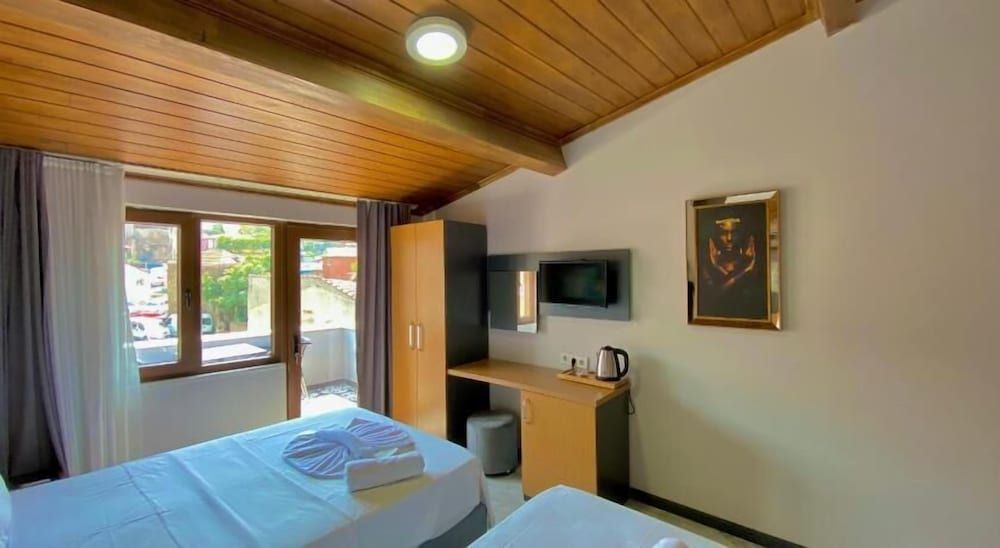 undefined Victorious Hotel 5