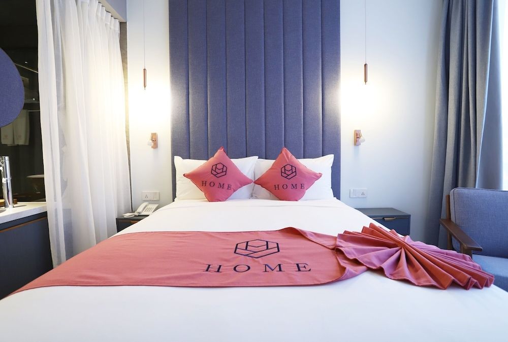 HOME Hotel Superior Double Room (Window)