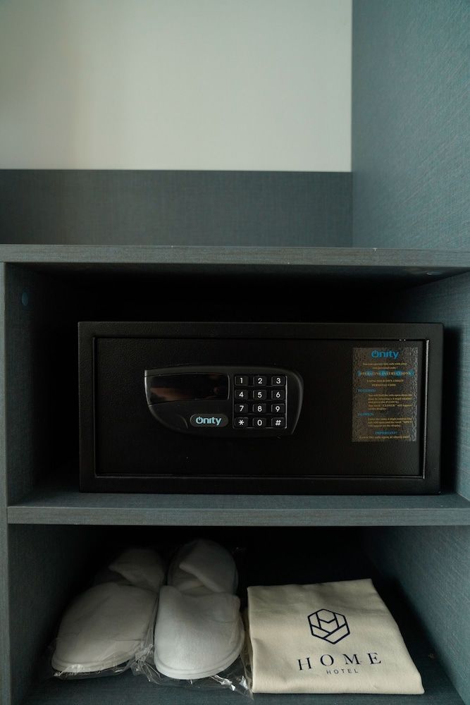 HOME Hotel Superior Double Room (Window) 7