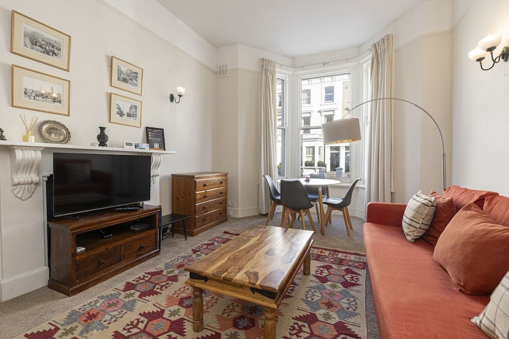 JOIVY Charming 1 Bed Flat, Sleeps 4 Apartment (1 Bedroom) 15