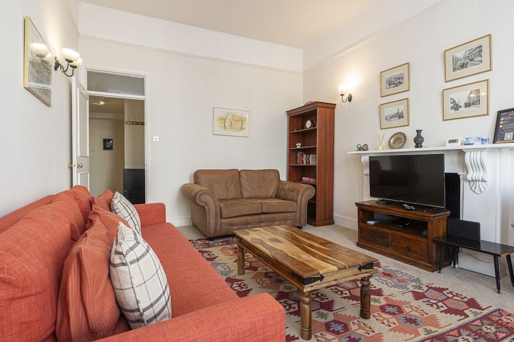 JOIVY Charming 1 Bed Flat, Sleeps 4 Apartment (1 Bedroom) 8