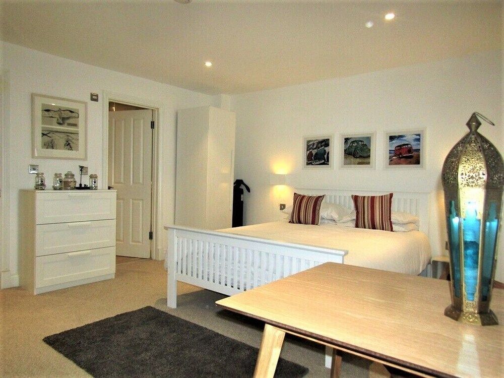 undefined Stylish Private Double En-suite - 1 7