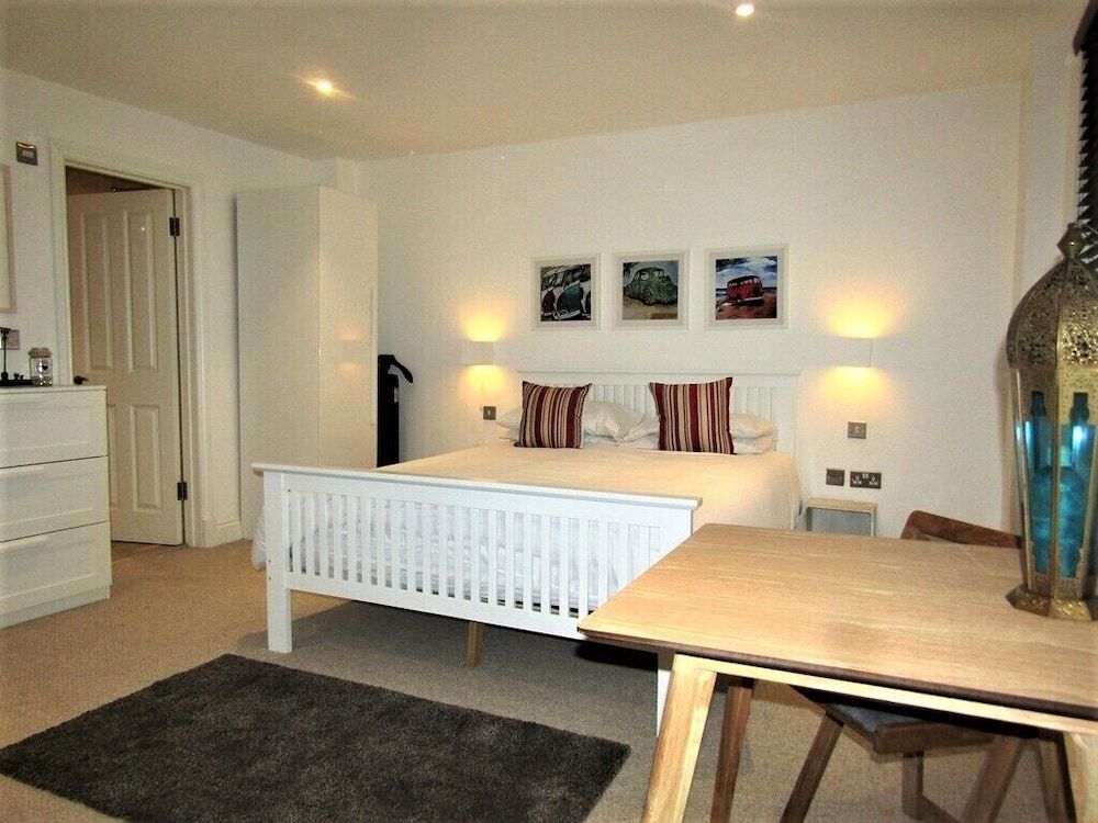 undefined Stylish Private Double En-suite - 1 5