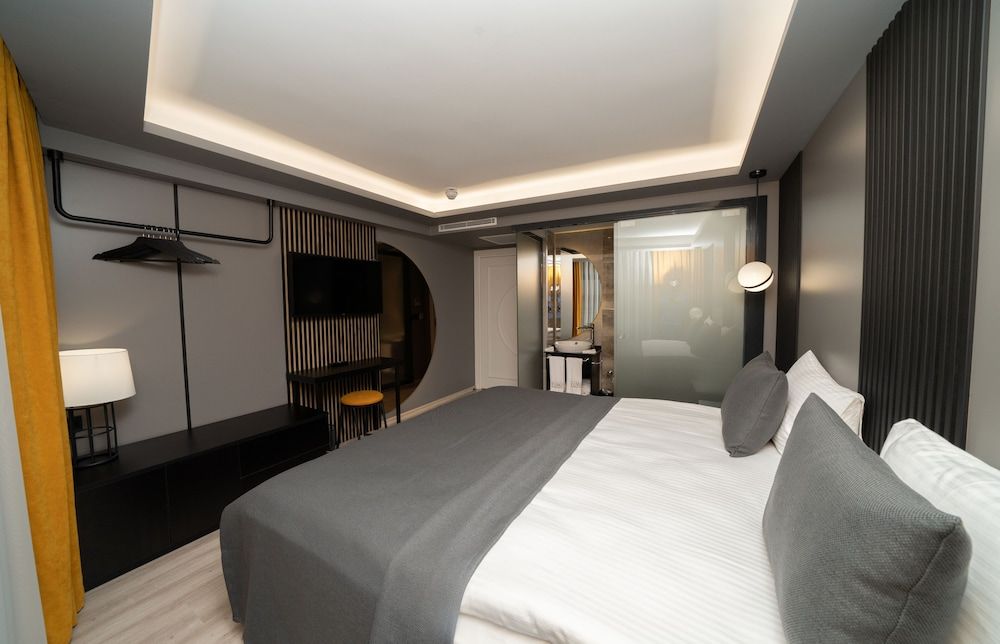 Fama Karakoy Standard Room, 1 Queen Bed 3