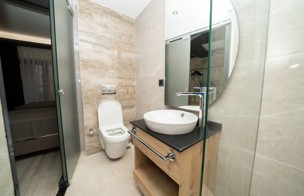 Fama Karakoy Standard Twin Room 4