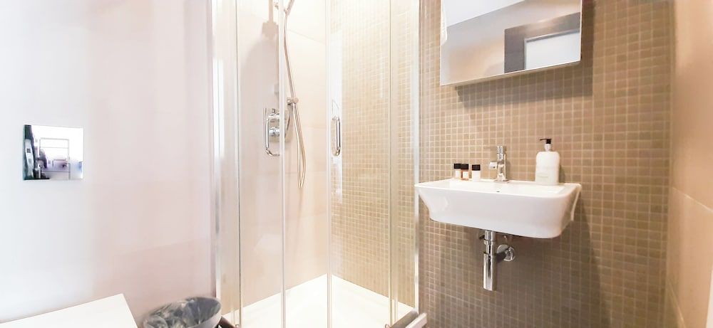 undefined Two Bed Serviced Apt in Old Street 10