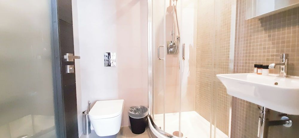 undefined Two Bed Serviced Apt in Old Street 9