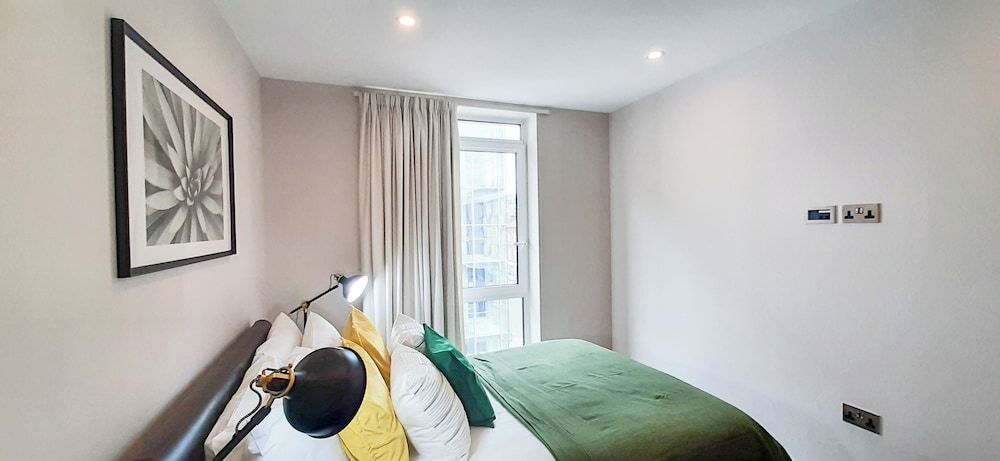 undefined Two Bed Serviced Apt in Old Street 6