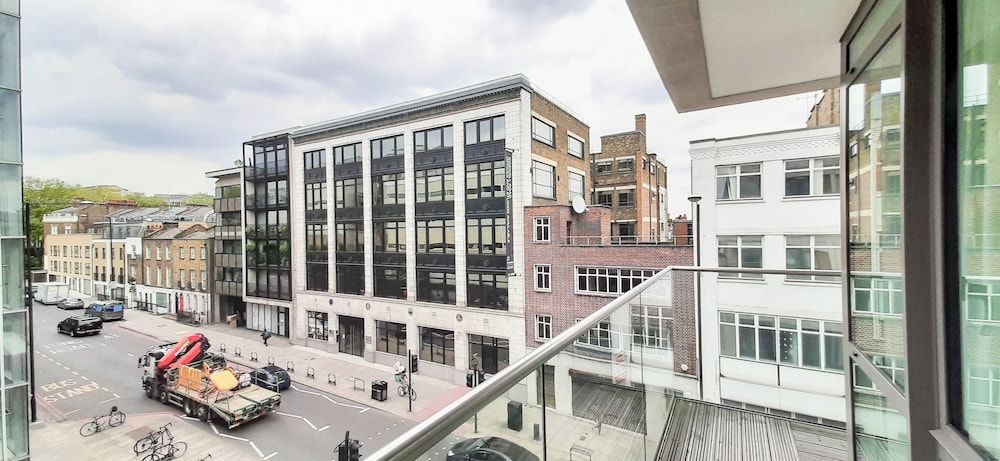 undefined Two Bed Serviced Apt in Old Street 3